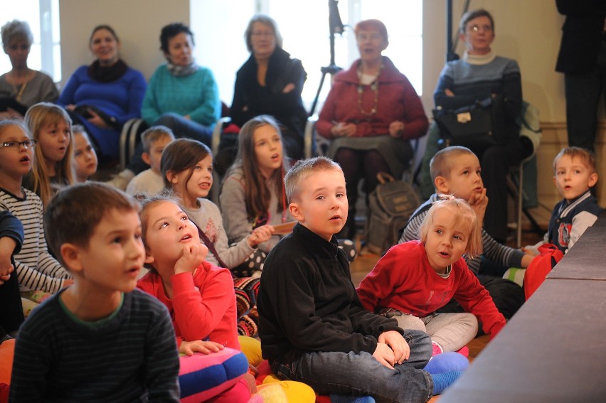 Jacek Wójcicki czytał dzieciom w Bibliotece Raczyńskich