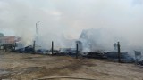 Pożar na składowisku opon i palet w Korytach. Z ogniem walczyło prawie 40 strażaków