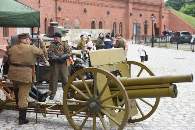 Muzeum Twierdzy Toruń zostało oficjalnie otwarte. Jego załoga zaprasza w sobotę i niedzielę na rodzinny festyn: piknik historyczno-wojskowy oraz darmowe zwiedzanie