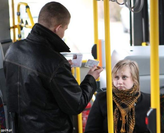 Od piątku wszyscy kontrolerzy biletów Zarządu Transportu ...