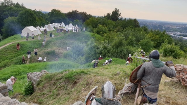 W sobote odbyła się emocjonująca bitwa na ruinach zamku Tarnowskich