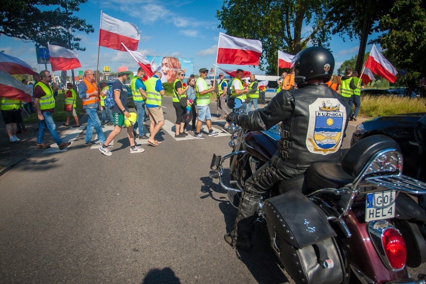 Protest armatorów wędkarskich jednostek we Władysławowie. Blokada wjazdu na Półwysep Helski. Zobaczcie zdjęcia i wideo!