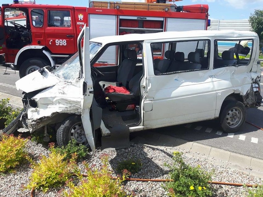 Wypadek na obwodnicy Kowala. Zderzenie tira z samochodem dostawczym [zdjęcia]