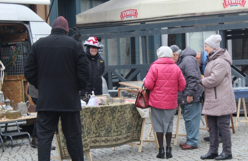 Jarmark staroci na leszczyńskim rynku odbywa się w każdą trzecią sobotę miesiąca 