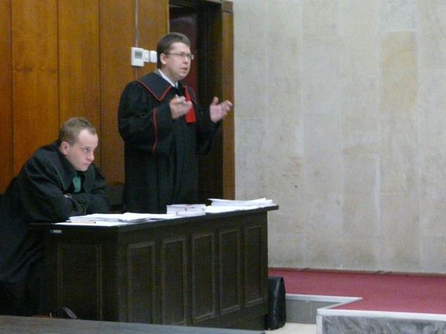 Zarówno prokurator jak i pełnomocnik oskarżyciela(PKS Wieluń) nie mieli wątpliwości, że oskrżeni są winni popełnionego przestępstwa i powinni za nie odpowiedzieć.