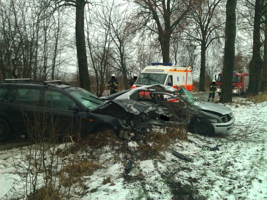 Prabuty: Groźny wypadek w Pilichowie. 24-letni kierowca trafił do szpitala