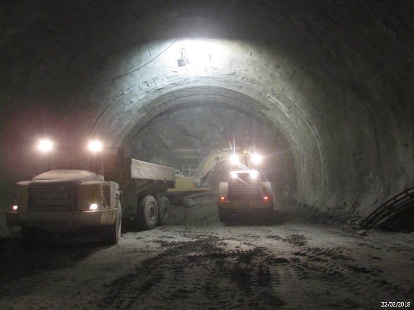 Tunel na Zakopiance nawet w zimie prezentuje się imponująco....