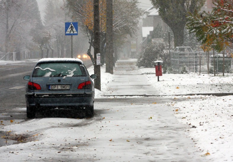 Wraz z upływem dnia na ulicach pojawia się coraz więc śniegu