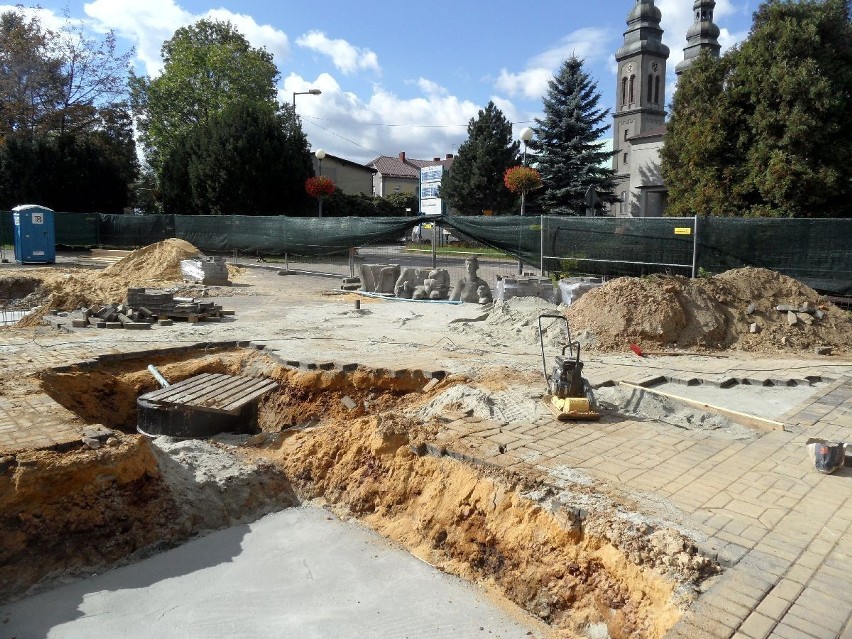 Radlin: Trwa budowa nowej fontanny na Placu Radlińskich Olimpijczyków
