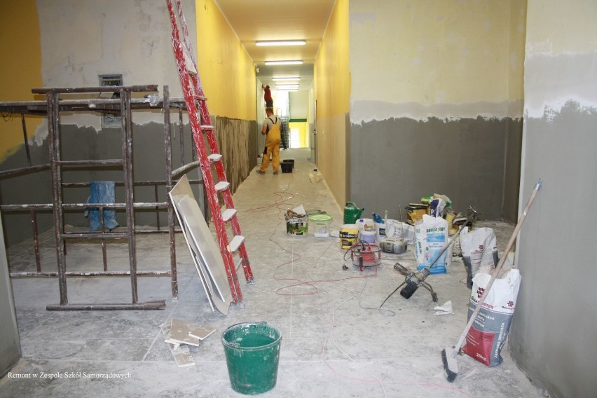 W Boguszowie-Gorcach w czasie wakacji remontują szkoły. Prace trwają głównie na korytarzach