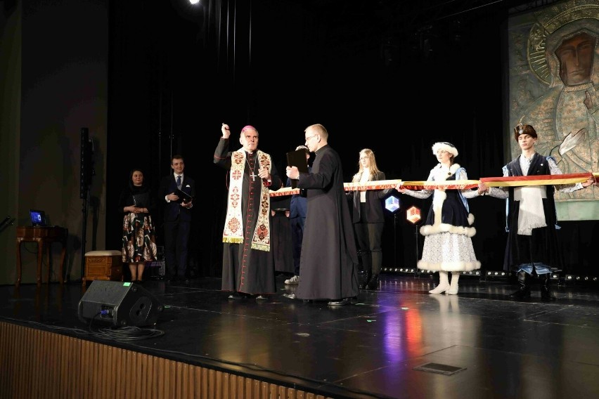 Święcąc obiekt biskup Krzysztof Nitkiewicz wyraził nadzieję,...