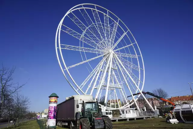 Poznań Wheel będzie liczyć łącznie 216 miejsc, które znajdą się w 34 gondolach i 2 gondolach VIP.