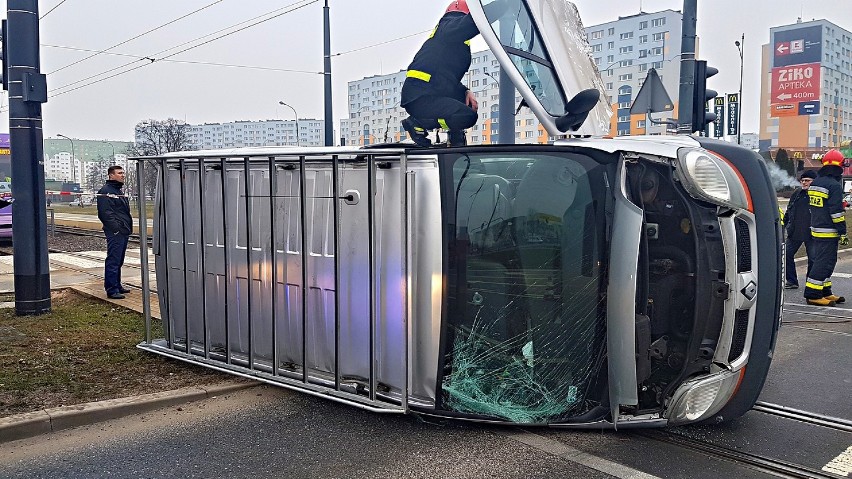 Wypadek na rondzie Inwalidów w Łodzi. Ranny 5-latek
