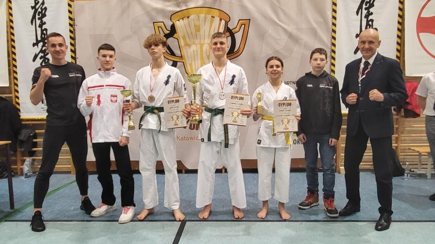 Zawodnicy Dąbrowskiego Klubu Karate udanie zaprezentowali...