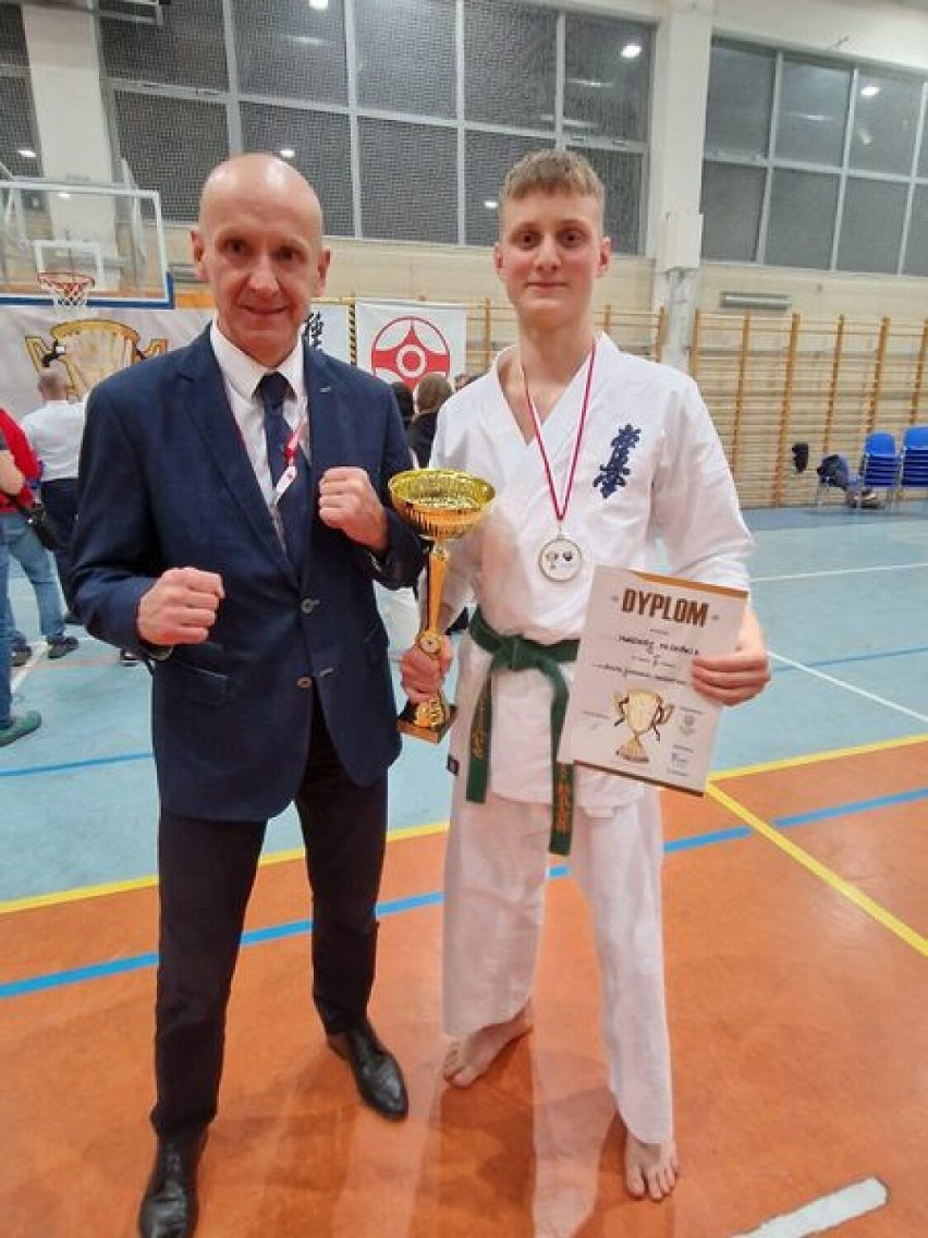 Udany start dąbrowskich karateków w Pucharze Polski. Trzy razy stawali na podium 