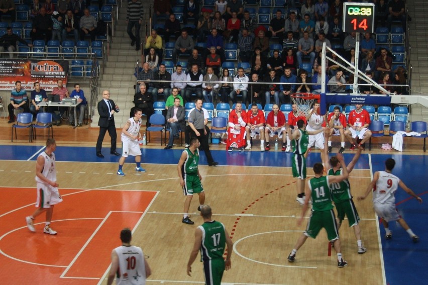 Dąbrowa Górnicza: koszykarze grają o ekstraklasę. W niedzielę pokonali MOSiR Krosno 83:81 [ZDJĘCIA]