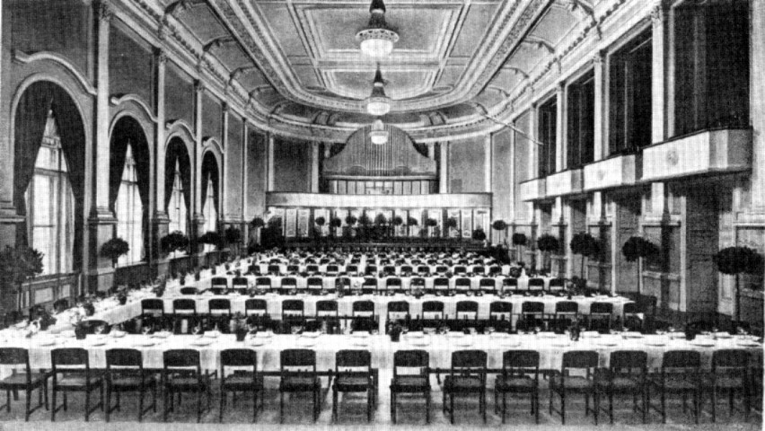 Duża sala filharmonii pełniła również rolę sali przyjęć