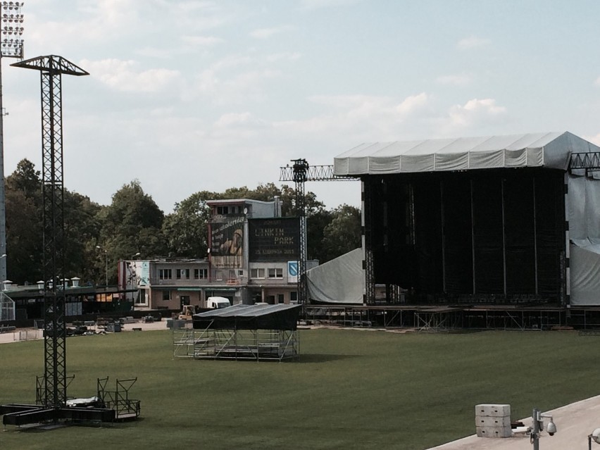 Na stadionie w Rybniku stanęła 90-tonowa scena. Zagra na niej Linkin Park