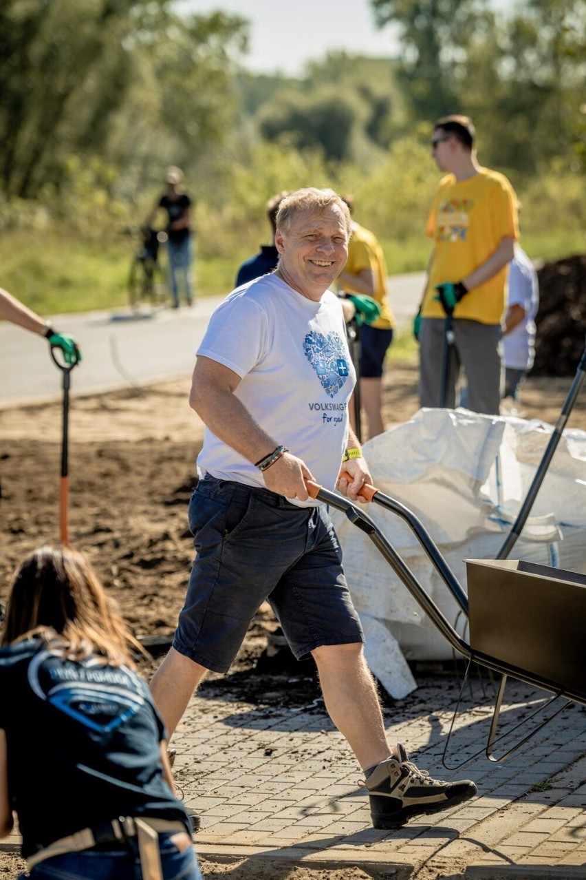 Wolontariusze Volkswagena Poznań uczestniczyli w akcji „Wspólnie POZmieniajmy”