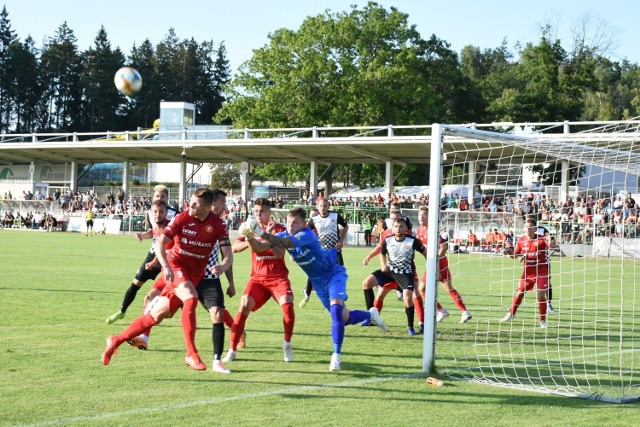 Bytovia Bytów 2-1 Widzew Łódź

1:0 - Karol Czubak (45')

1:1 - Przemysław Kita (52')

2:1 - Norbert Hołtyn (70')

Składy:

Bytovia: Bartosz Ryngwelski, Deleu, Krzysztof Bąk, Kacper Kawula, Adrian Liberacki, Łukasz Wasiak (53' Adrian Bielawski), Daniel Feruga, Przemysław Lech, Adrian Kwiatkowski (81' Patryk Wolski), Karol Czubak (82' Piotr Giel), Norbert Hołtyn (90' Jakub Janik).

Widzew:Patryk Wolański, Łukasz Turzyniecki (74' Łukasz Kosakiewicz), Sebastian Rudol, Daniel Tanżyna, Marcel Pięczek, Daniel Mąka (62 'Christopher Mandiangu), Bartłomiej Poczobut, Adam Radwański, Michael Ameyaw (81' Konrad Gutowski), Przemysław Kita (70' Rafał Wolsztyński), Marcin Robak.