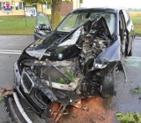 Wypadek we wsi Żelizna. Pijany 28-latek wracał z wesela. Swoim BMW uderzył w drzewo