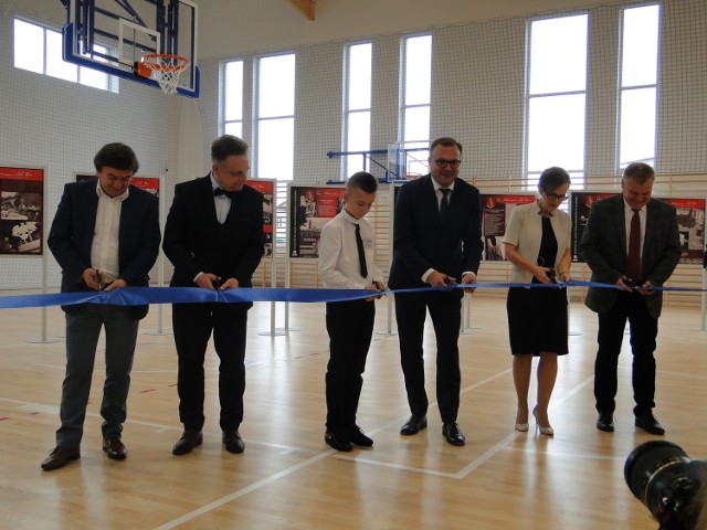 W szkole numer 31 w Radomiu, z udziałem prezydenta Radosława Witkowskiego, otwarto nową salę sportową.
