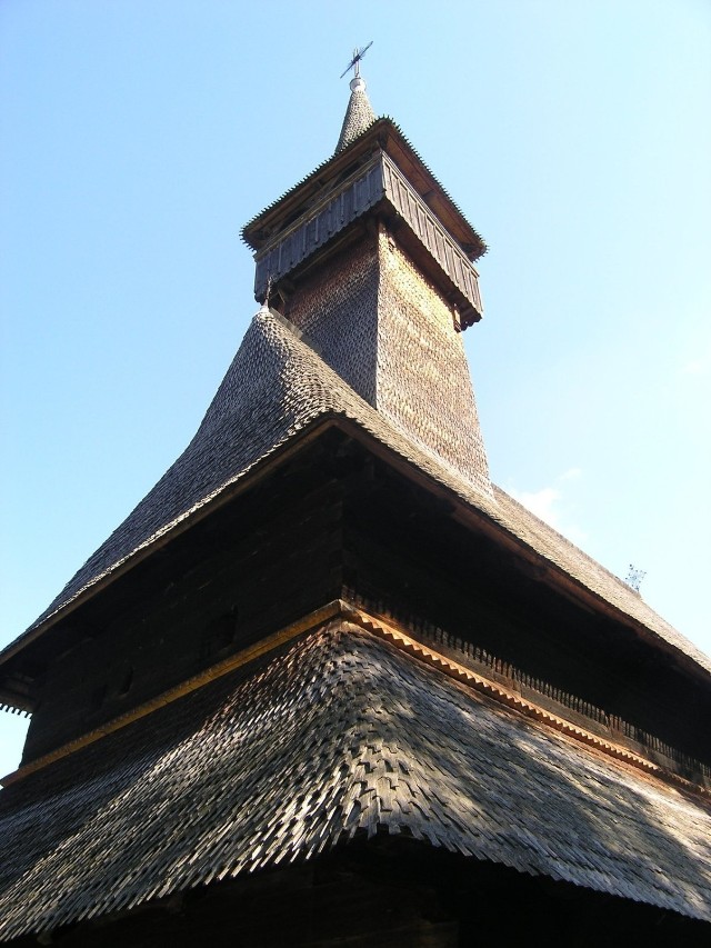 Najstarszy w regionie Maramuresz kościół drewniany - z XV w., z bardzo charakterystyczną spiczastą wieżą.