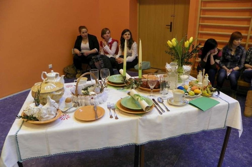 Zespół Szkół Gastornomicznych w Pile: konkurs na aranżację wielkanocnego stołu