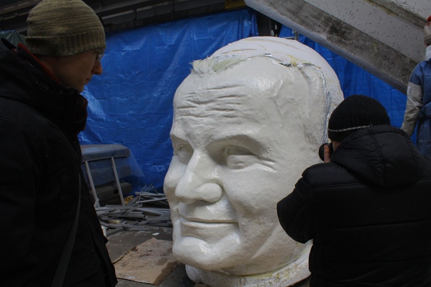 Tak powstaje ogromny pomnik Jana Pawła II
