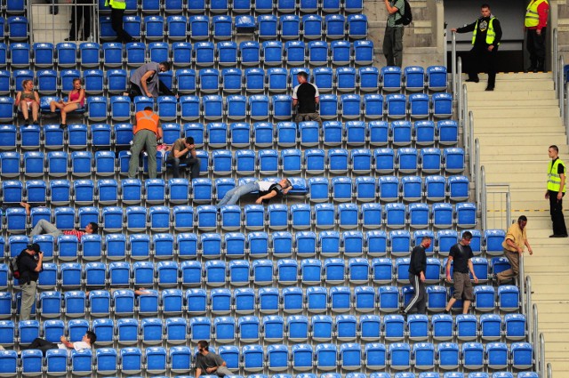 Zaledwie ok. 200 kibiców zjawiło się na Stadionie Miejskim, aby ...