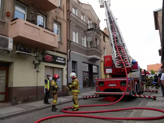 Pożar kamienicy w Grodzisku Wielkopolskim. Trwa akcja gaśnicza!