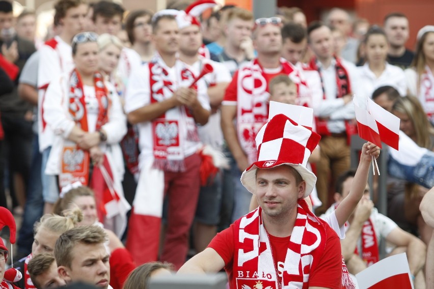 Kibice w Porcie Łódź podczas meczu Polska - Ukraina