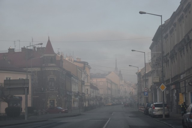Powietrze w Tarnowie jest od kilku dni fatalne. Popołudniami i wieczorem trudno oddychać