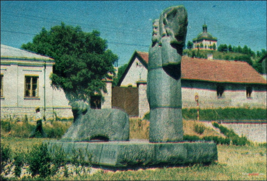 1976 , Pińczów. "Pomnik Adolfa Dygasińskiego" - zdjęcie...