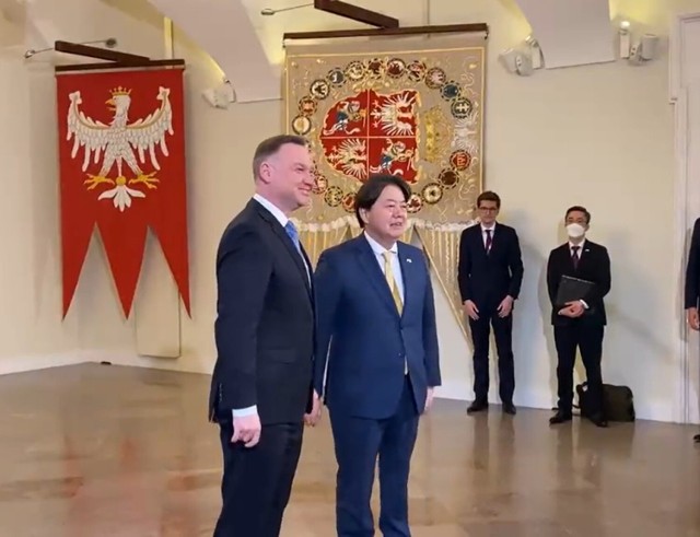 Japoński minister spraw zagranicznych odbył podczas wizyty w Polsce spotkania z prezydentem Andrzejem Dudą, premierem Mateuszem Morawieckim oraz szefem MSZ Zbigniewem Rauem.