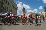 Tour de Pologne 2017 Kraków. Kolarze wystartowali z Rynku Głównego! [ZDJĘCIA ZE STARTU]