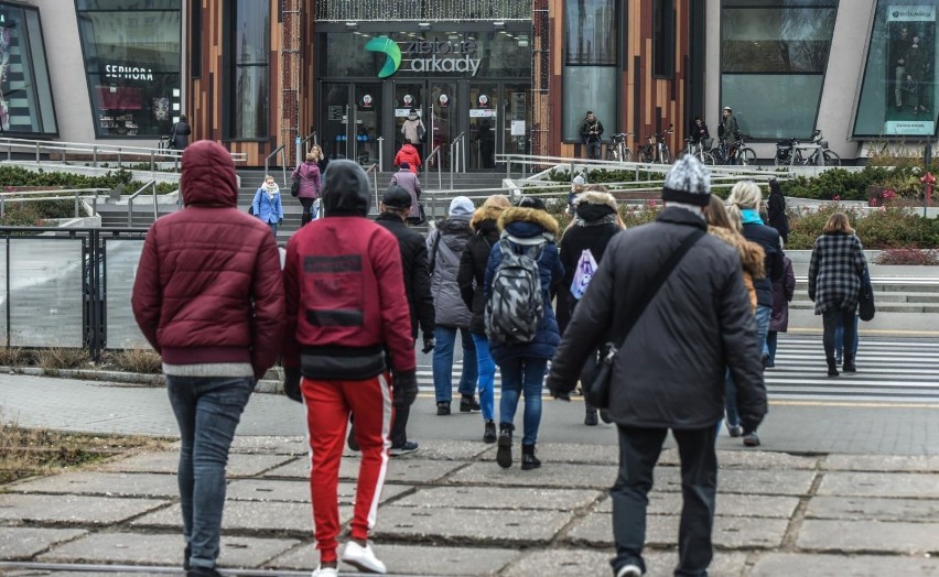 Rabaty, wyprzedaże i akcje marketingowe przyciągnęły do...