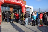 Długie kolejki do KFC pod Świeciem. Wielka promocja na otwarcie restauracji w Morsku