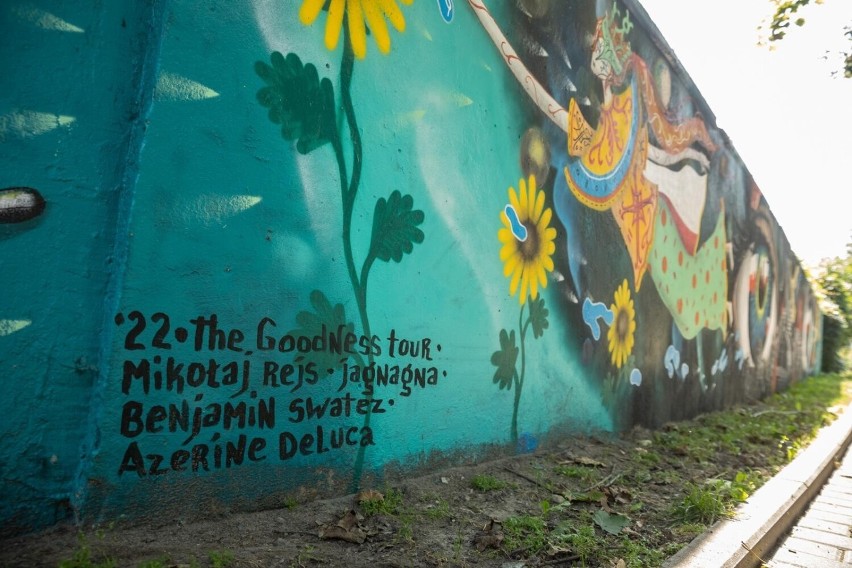 Mural znajduje się przy ul. Grunwaldzkiej w Krakowie