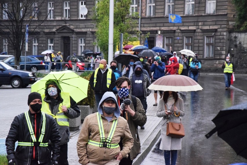 Spacer przeciw granicy w Cieszynie 3 maja. "Czerwona kartka dla rządu obowiązuje" 