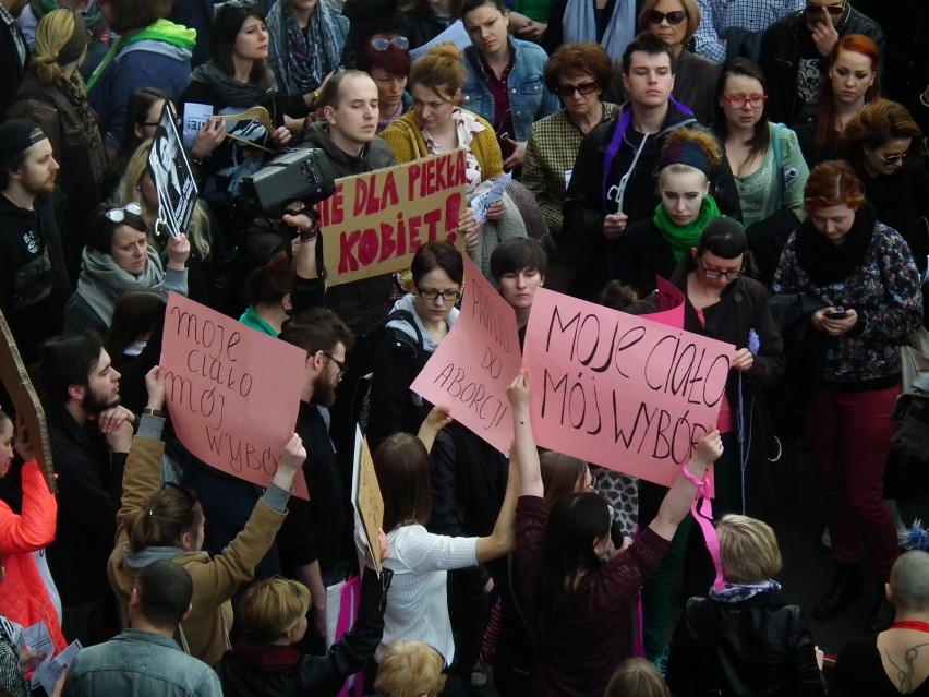 Zdjęcia z protestu z kwietnia 2016 w Poznaniu