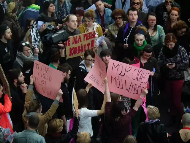 Zdjęcia z protestu z kwietnia 2016 w Poznaniu