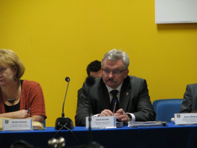 Józef Korpak jest aktualnie zwykłym radnym powiatowym. Przewodniczy komisji budżetowej w Radzie Powiatu Tarnogórskiego
