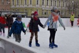 Zimowe szaleństwo na lodowisku na Rynku w Gnieźnie [FOTO, FILM]