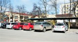 Olkusz. Parkingowa samowola na byłym dworcu PKS. Prywatne auta blokują stanowiska miejskiego przewoźnika ZKG KM