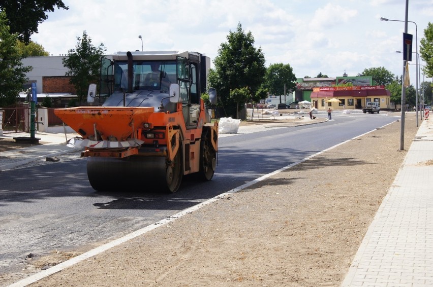 Rondo na ul. Krakowskiej w Radomsku prawie gotowe [ZDJĘCIA]