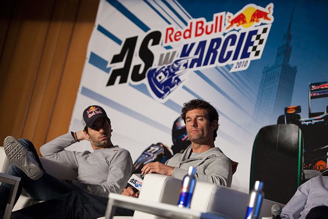 Jaime Alguersuarim (l.) i Mark Webber (p.) na konferencji prasowej poprzedzającej zawody. Fot. Piotr Galas