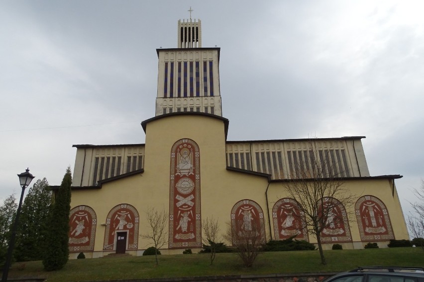 Tajemnice kościoła w Prostynii. Wygląda jak miniaturka Pałacu Kultury. Ale powstał z projektu Świątyni Opatrzności Bożej