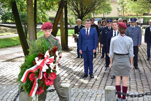 Delegacje uczciły tegoroczną rocznicę agresji ZSRR na Polskę złożeniem kwiatów na Grobie Nieznanego Żołnierza