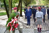 Kwidzynianie uczcili 82. rocznicę agresji ZSRR na Polskę. Symboliczne złożenie kwiatów na Grobie Nieznanego Żołnierza